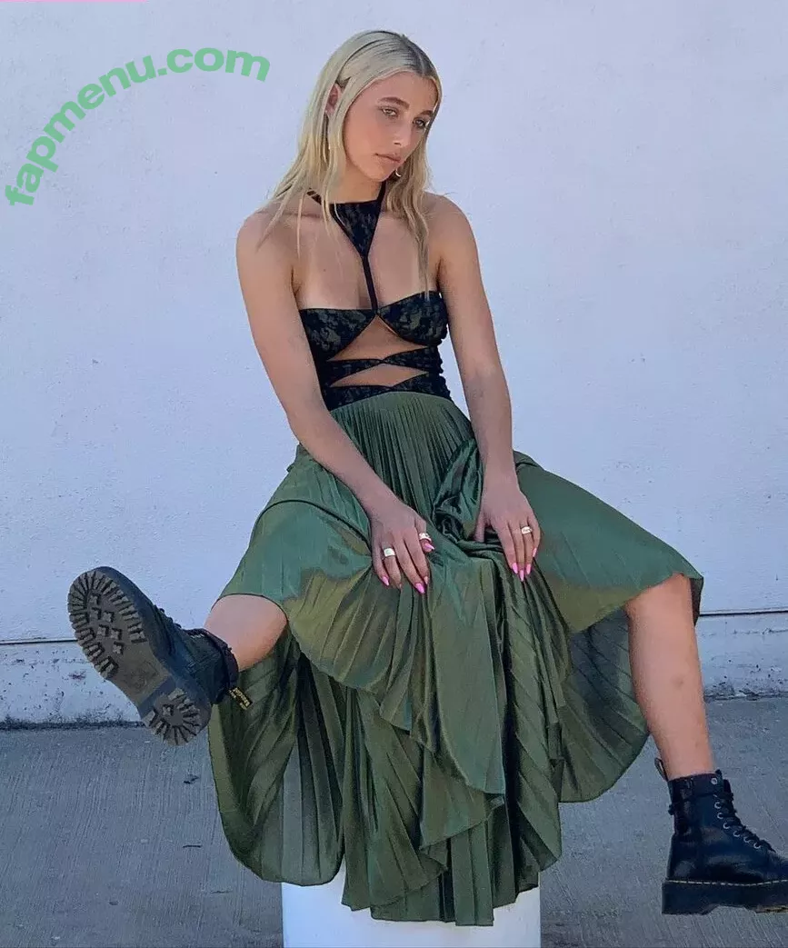 Emma Chamberlain nude photo #0020 (emmachamberlain)