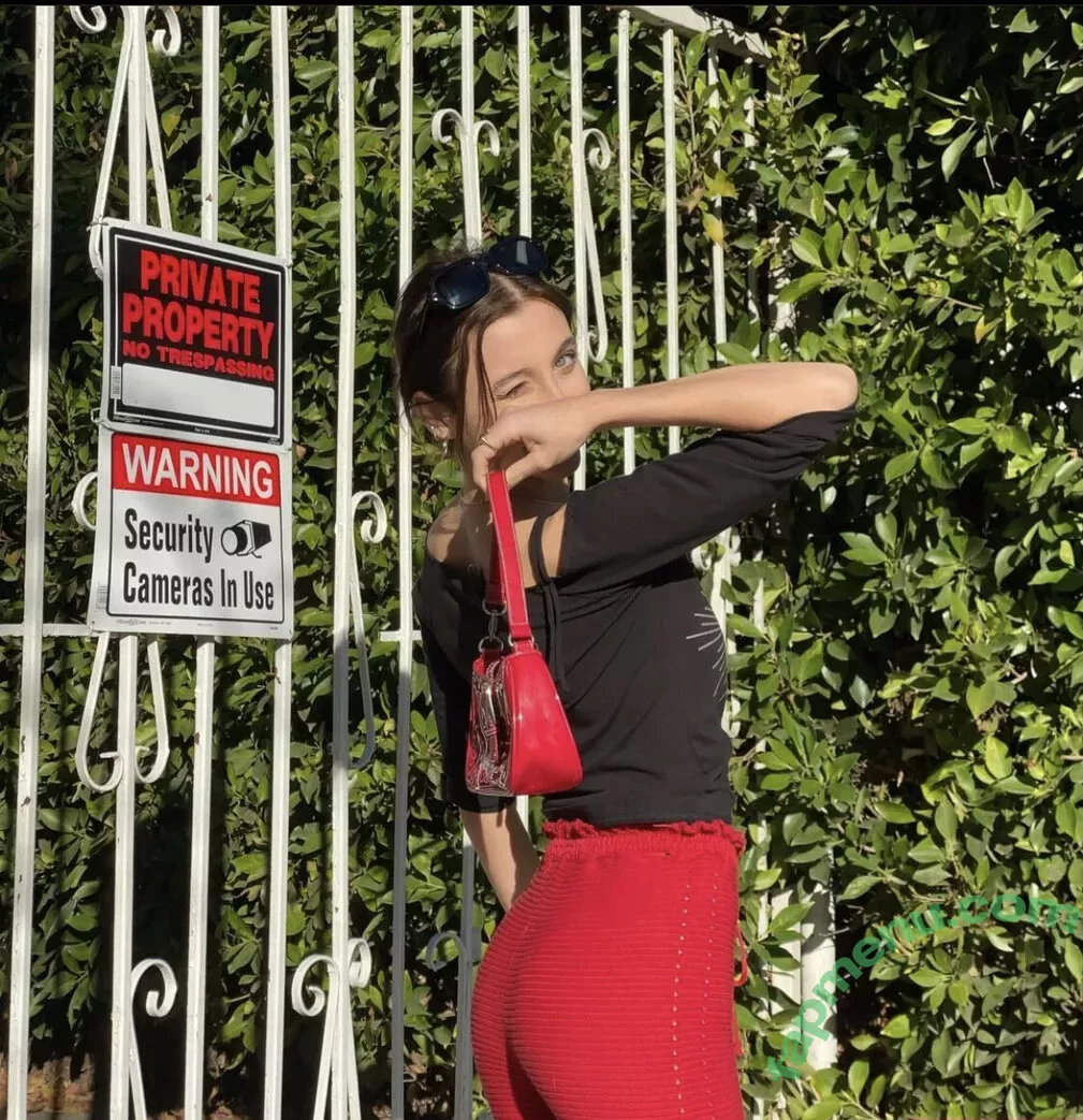 Emma Chamberlain nude photo #0029 (emmachamberlain)