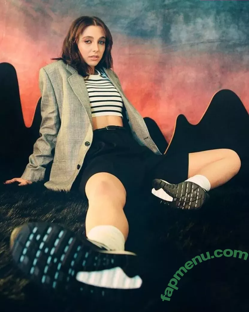 Emma Chamberlain nude photo #0032 (emmachamberlain)