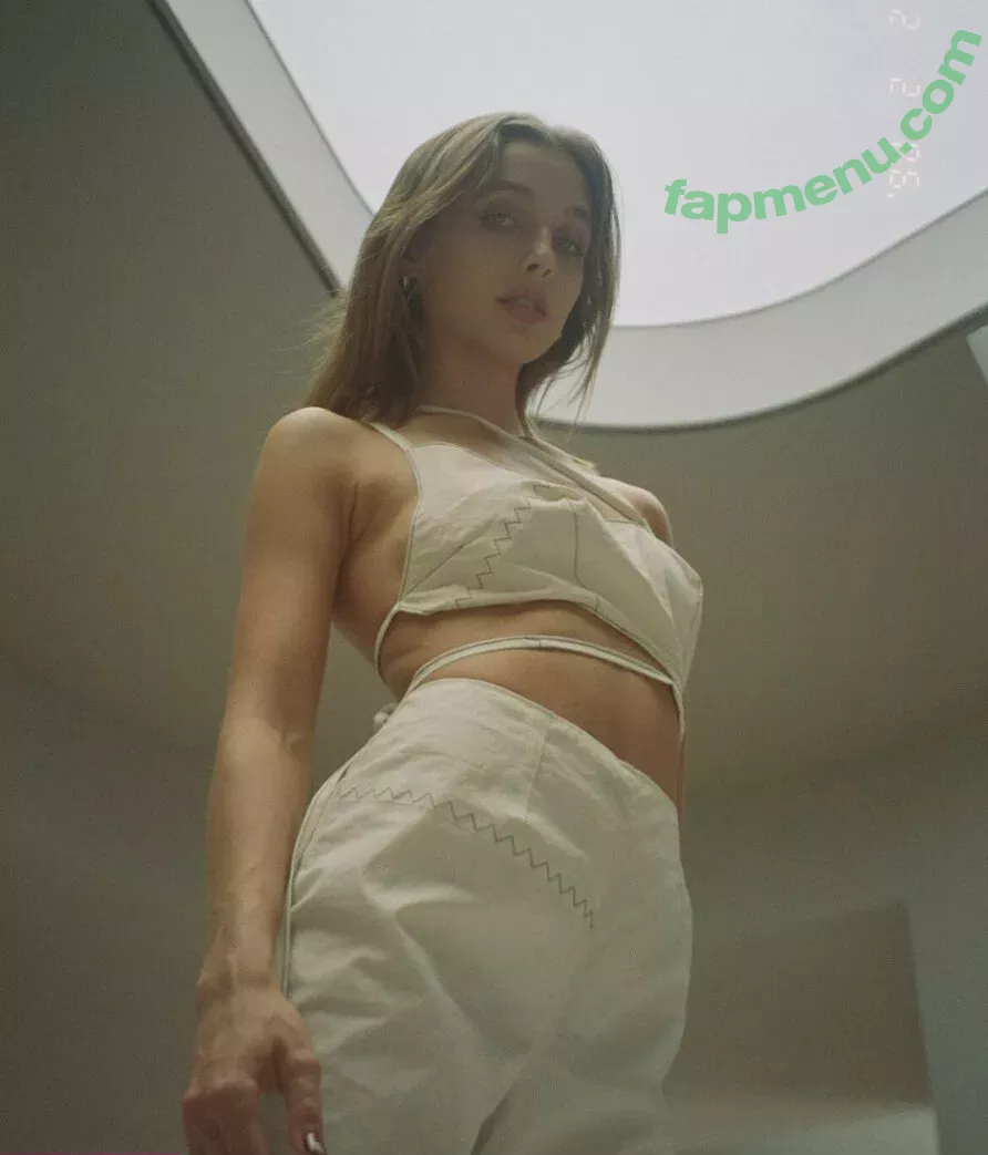 Emma Chamberlain nude photo #0041 (emmachamberlain)