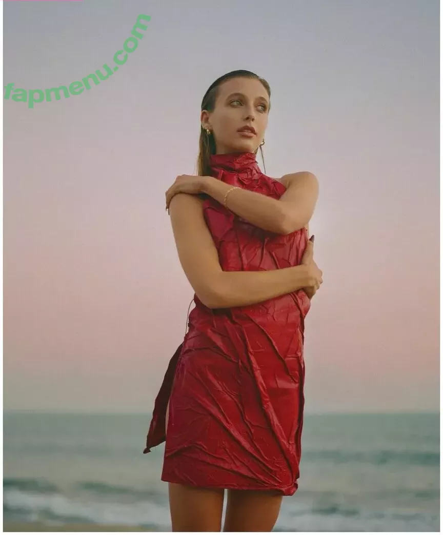 Emma Chamberlain nude photo #0046 (emmachamberlain)
