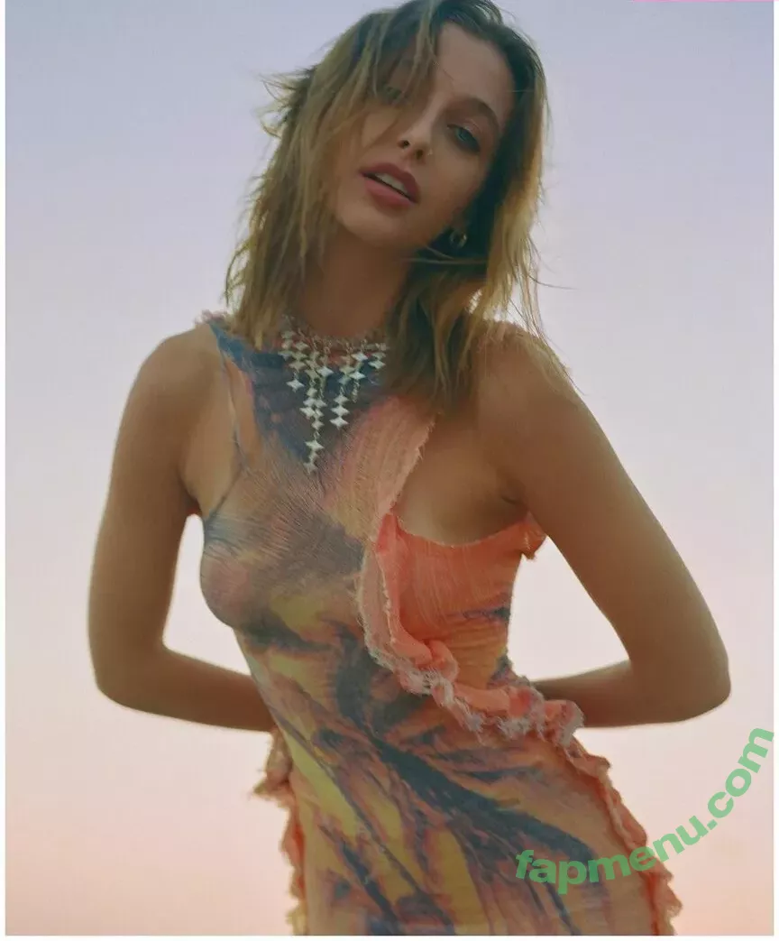 Emma Chamberlain nude photo #0047 (emmachamberlain)