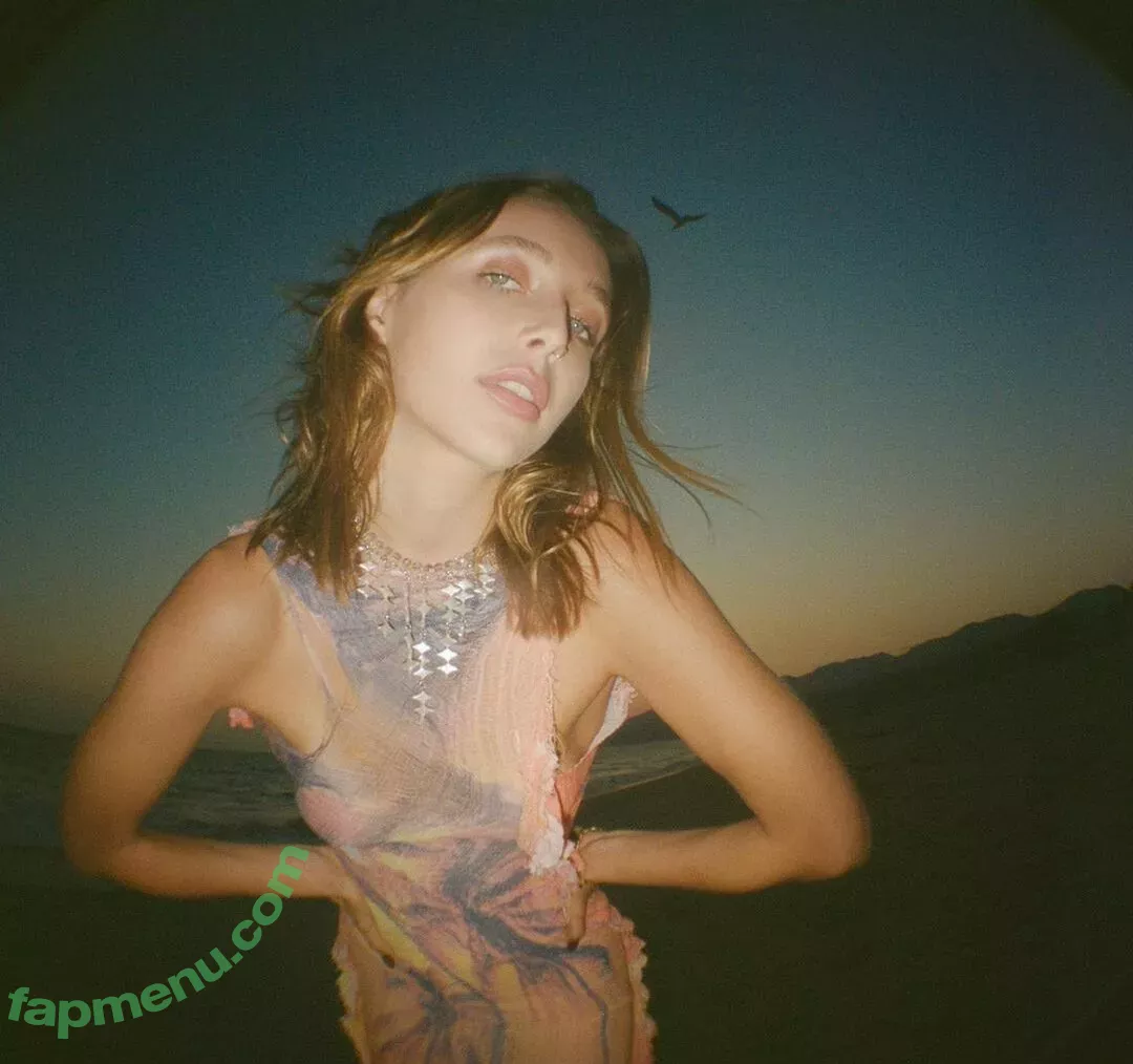 Emma Chamberlain nude photo #0049 (emmachamberlain)