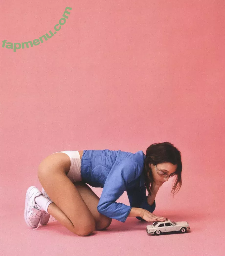 Emma Chamberlain nude photo #0054 (emmachamberlain)