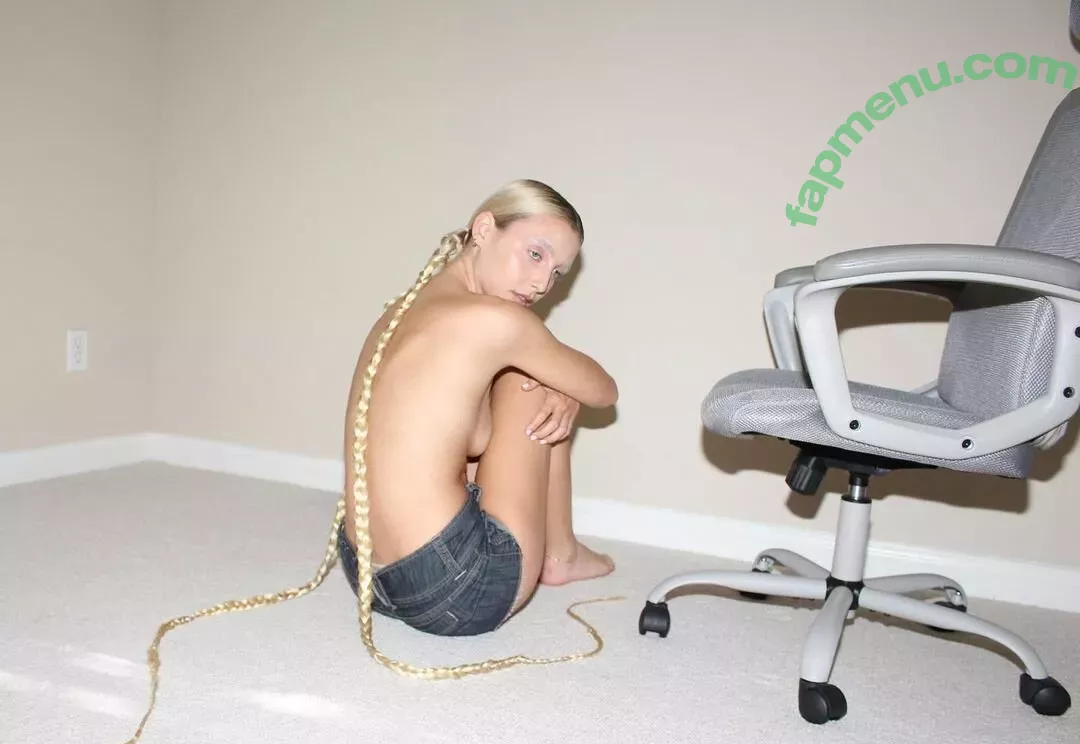 Emma Chamberlain nude photo #0073 (emmachamberlain)
