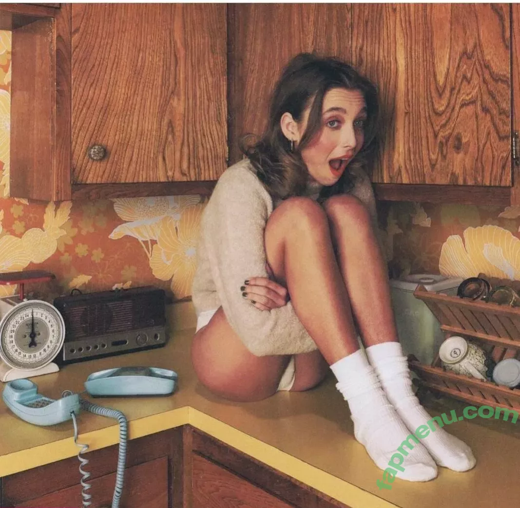 Emma Chamberlain nude photo #0141 (emmachamberlain)