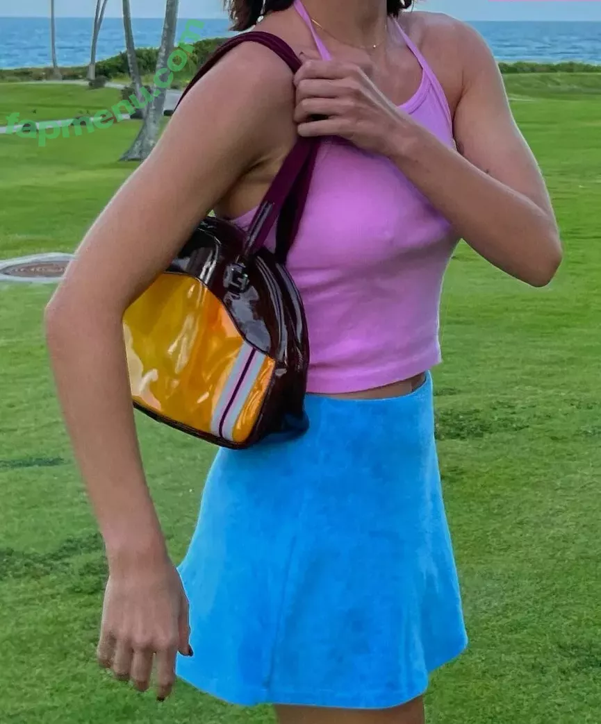Emma Chamberlain nude photo #0144 (emmachamberlain)