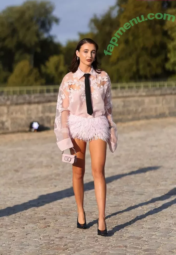 Emma Chamberlain nude photo #0154 (emmachamberlain)
