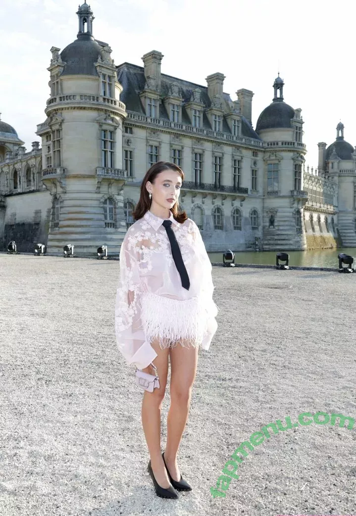 Emma Chamberlain nude photo #0161 (emmachamberlain)