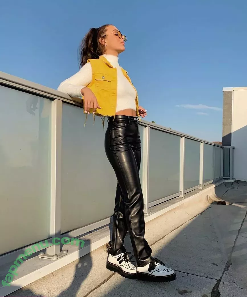 Emma Chamberlain nude photo #0200 (emmachamberlain)