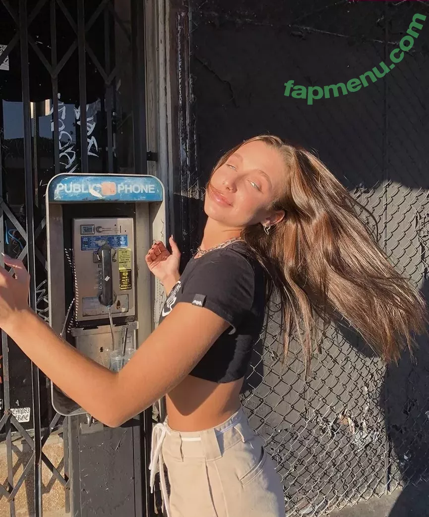 Emma Chamberlain nude photo #0209 (emmachamberlain)