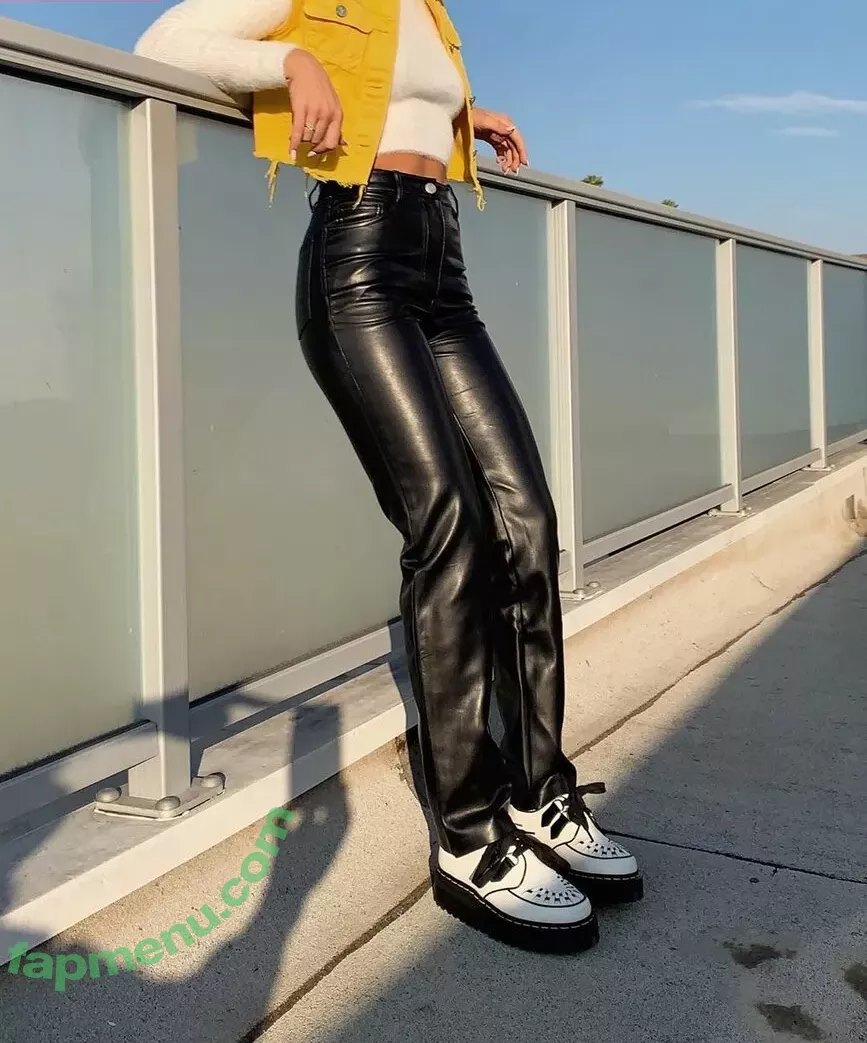 Emma Chamberlain nude photo #0212 (emmachamberlain)