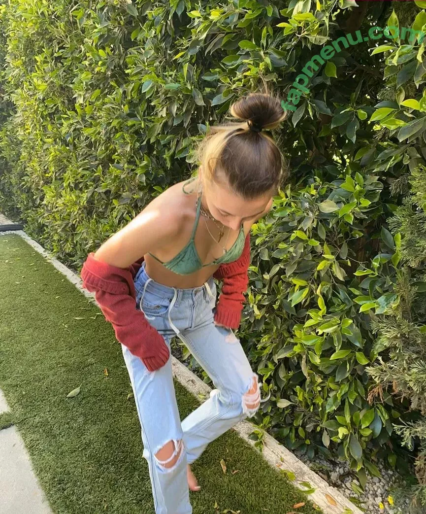 Emma Chamberlain nude photo #0216 (emmachamberlain)