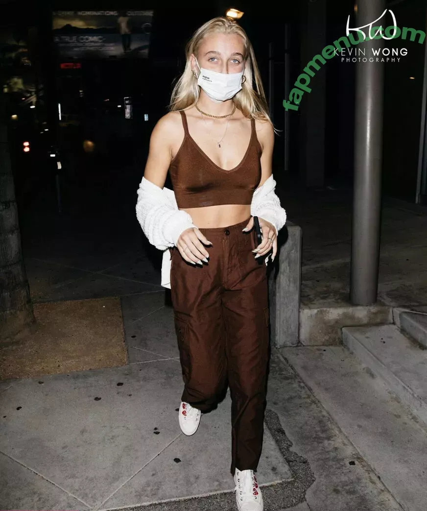 Emma Chamberlain nude photo #0236 (emmachamberlain)