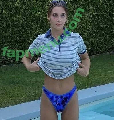 Emma Chamberlain nude photo #0251 (emmachamberlain)