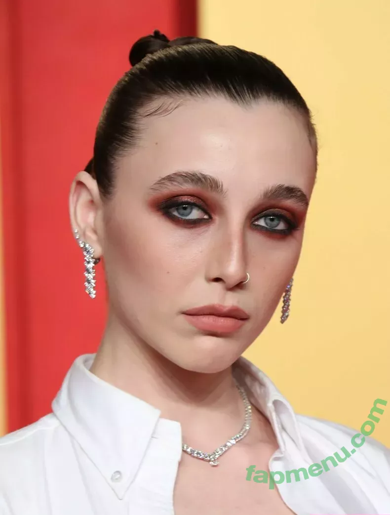 Emma Chamberlain nude photo #0256 (emmachamberlain)