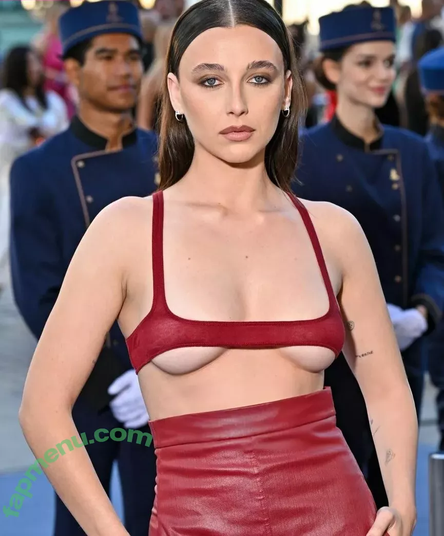 Emma Chamberlain nude photo #0290 (emmachamberlain)