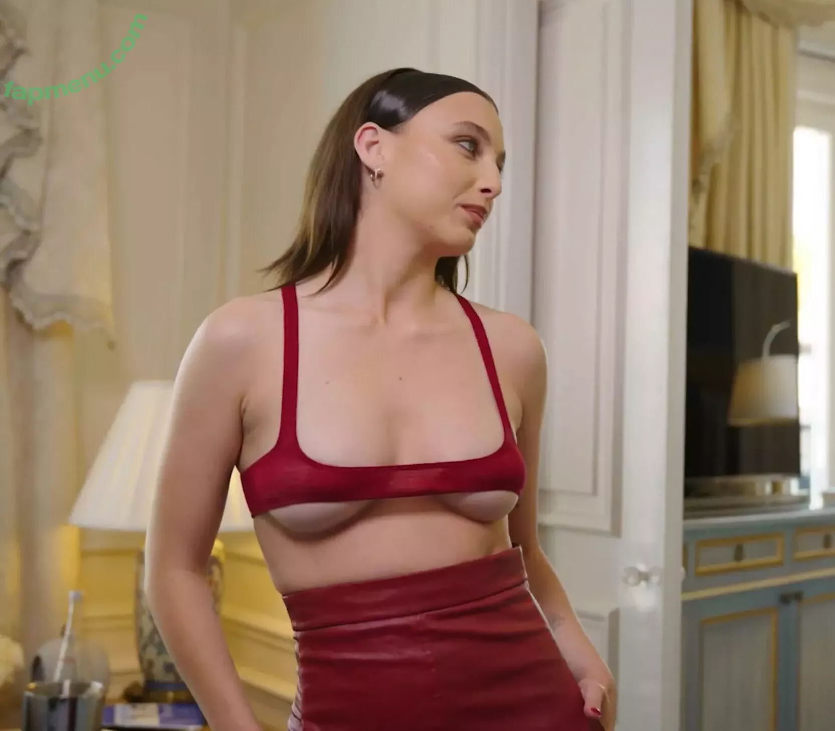 Emma Chamberlain nude photo #0302 (emmachamberlain)