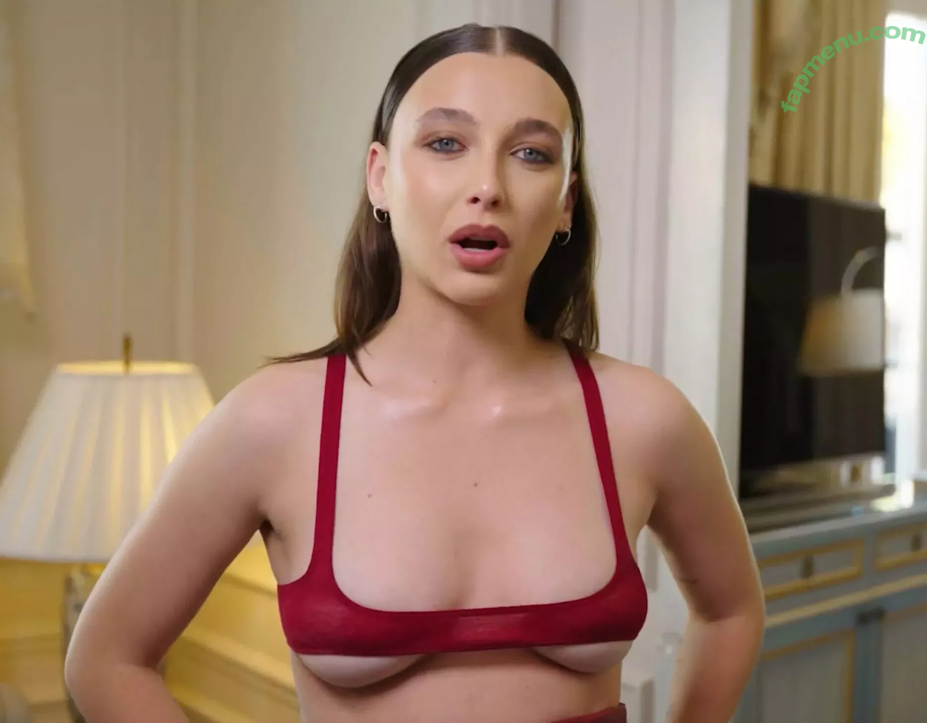 Emma Chamberlain nude photo #0305 (emmachamberlain)