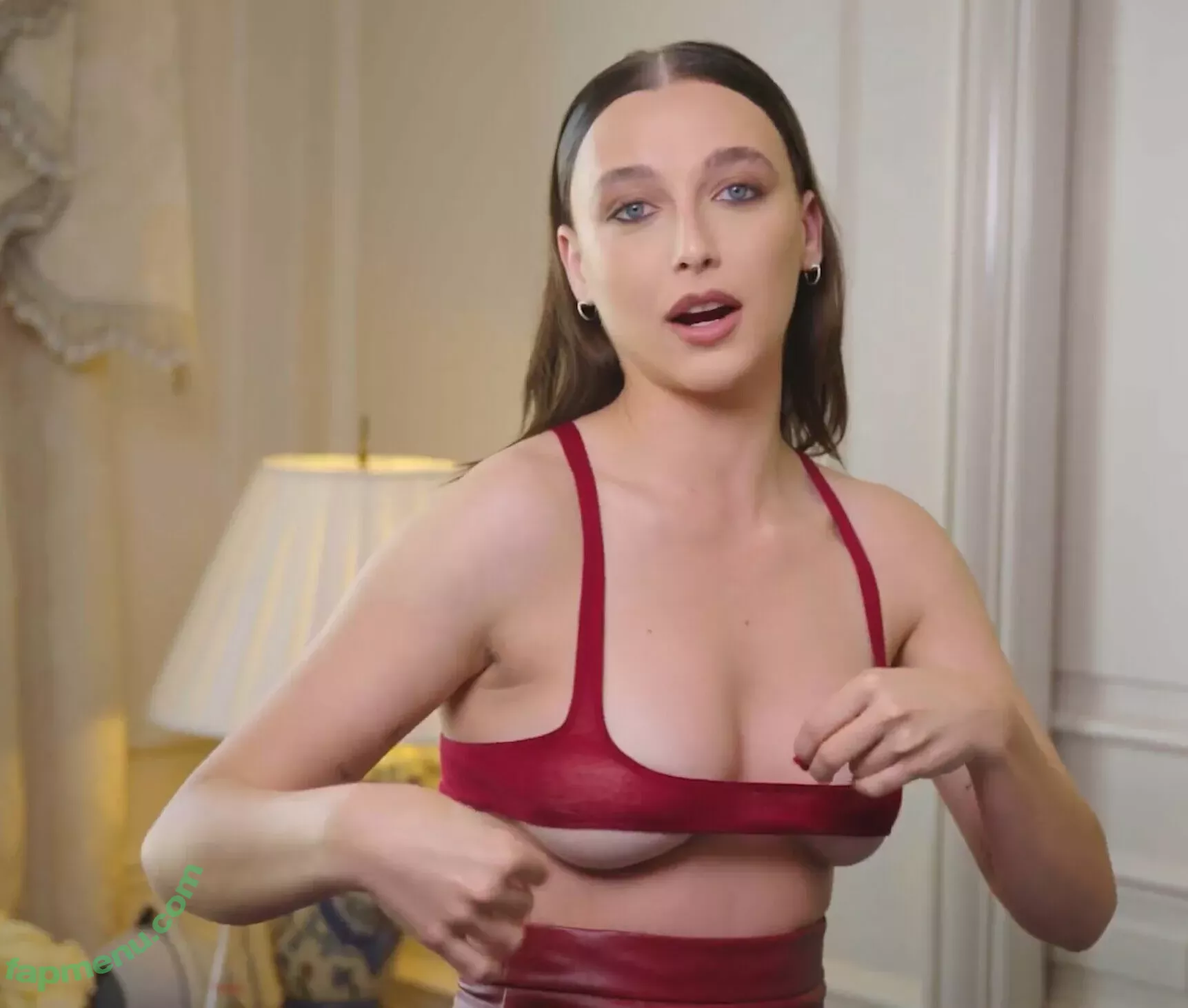 Emma Chamberlain nude photo #0306 (emmachamberlain)