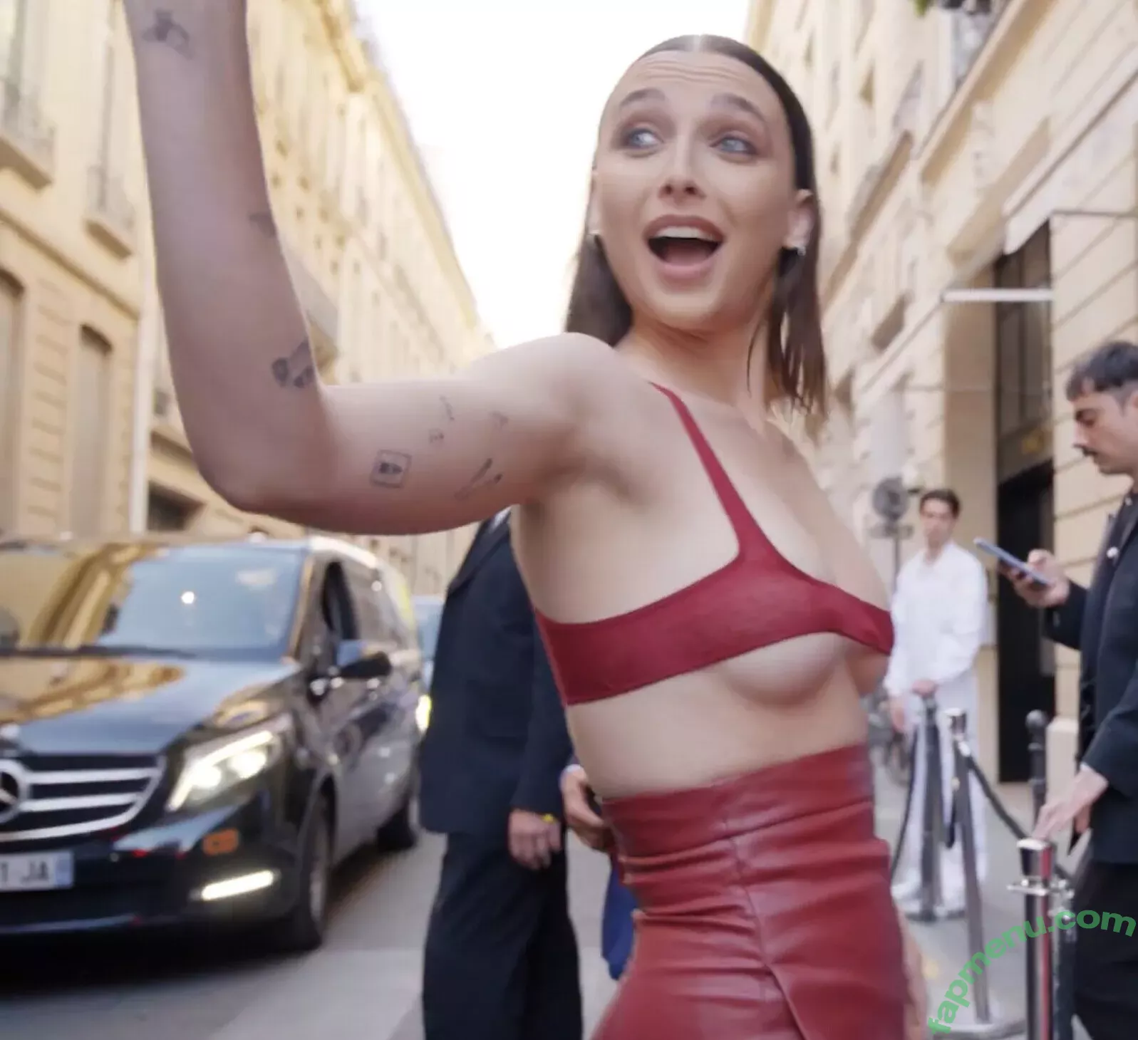 Emma Chamberlain nude photo #0313 (emmachamberlain)
