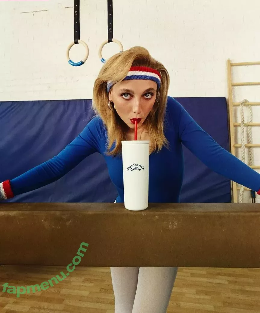 Emma Chamberlain nude photo #0345 (emmachamberlain)