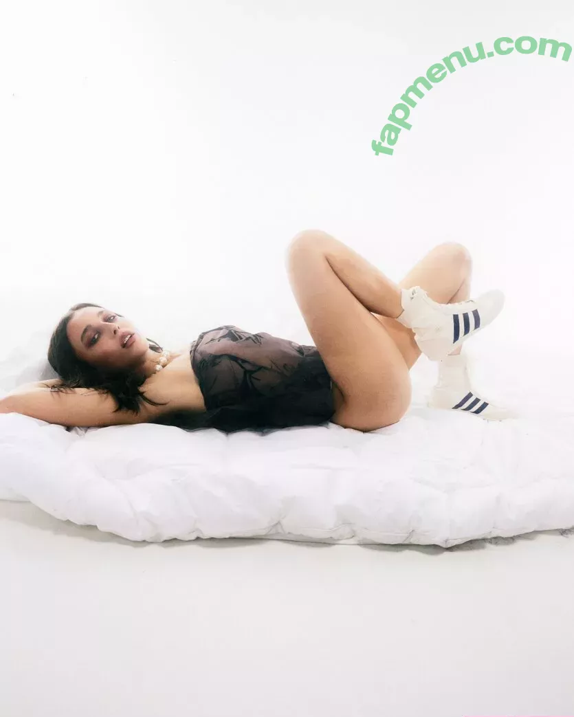 Emma Chamberlain nude photo #0380 (emmachamberlain)