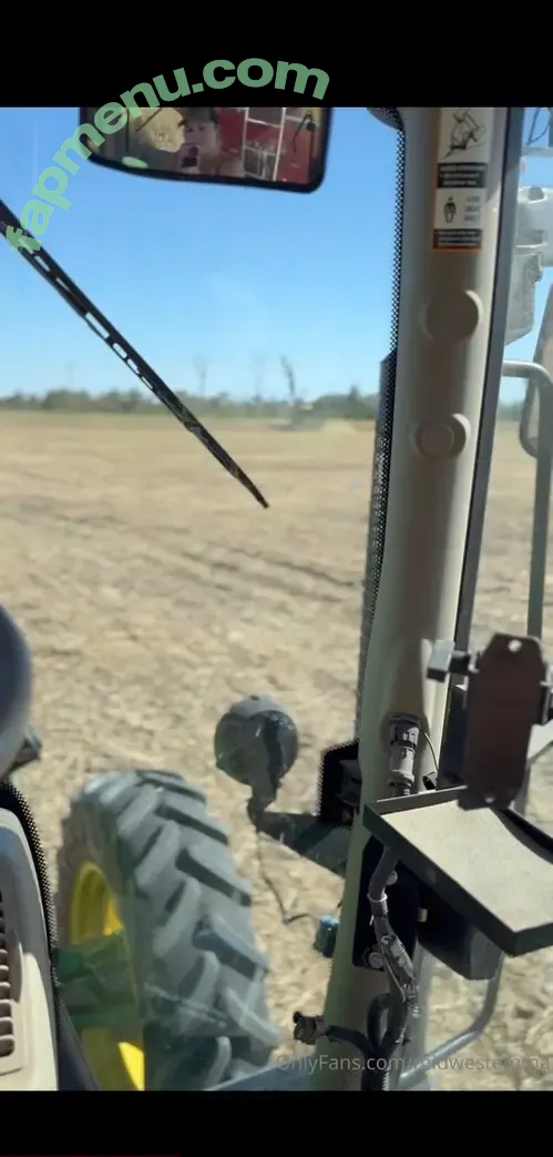 Emma Claire nude photo #0431 (Midwestemma / midwest_emma)