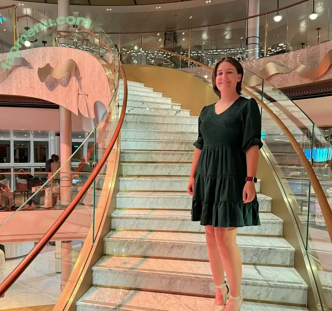 Emma Cruises nude photo #0002 (Emma Le Teace / emmacruises)