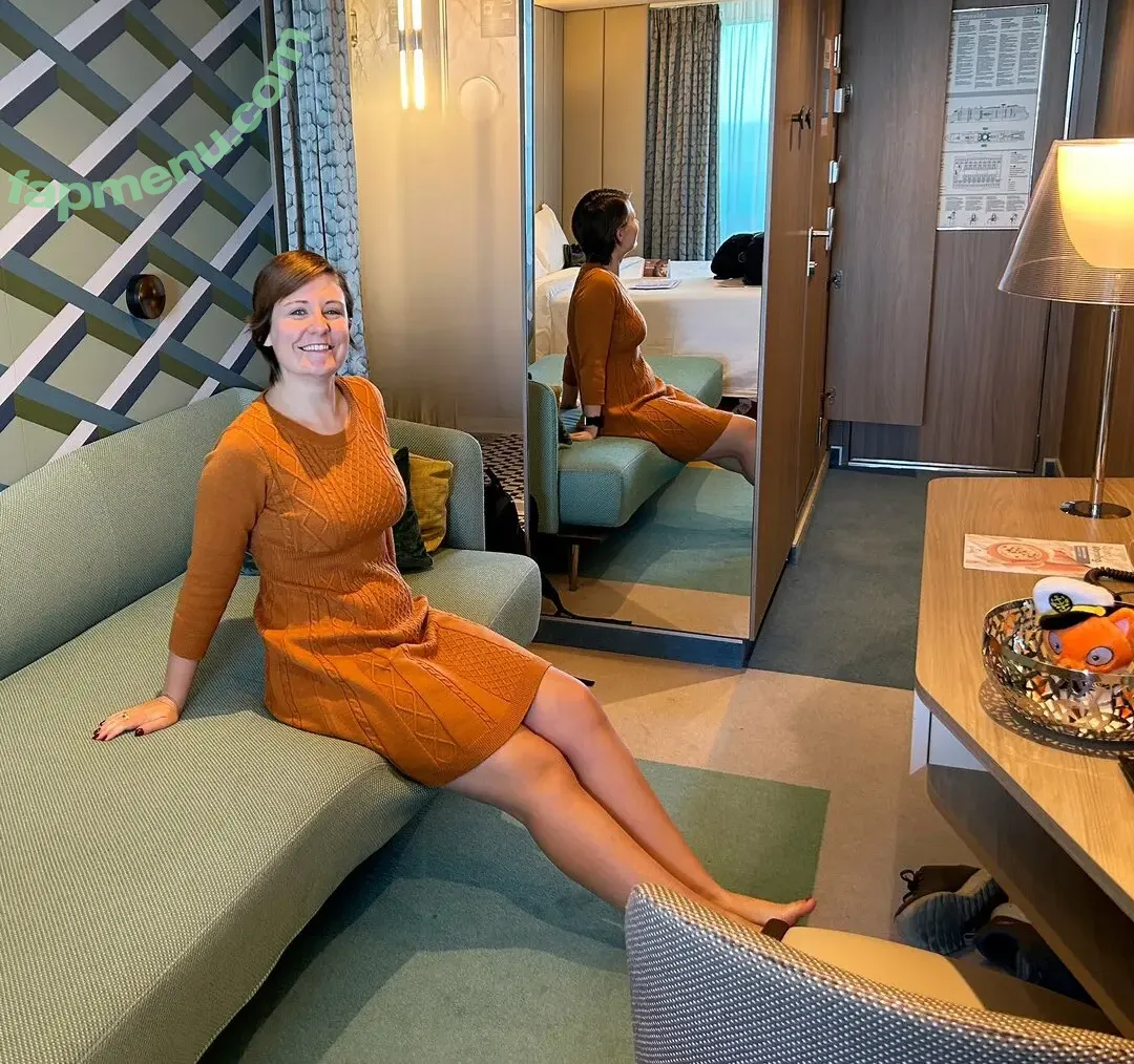 Emma Cruises nude photo #0019 (Emma Le Teace / emmacruises)