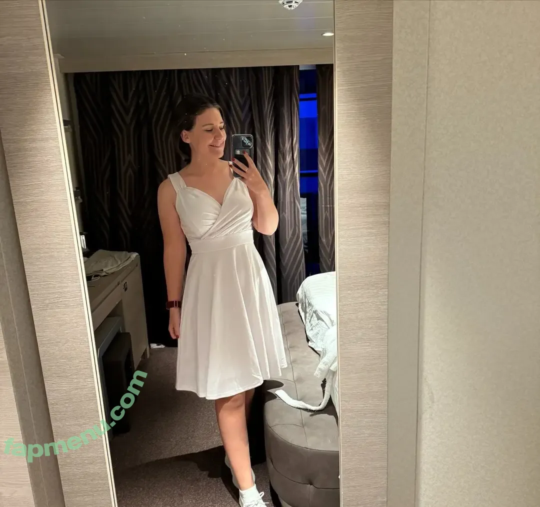 Emma Cruises nude photo #0027 (Emma Le Teace / emmacruises)