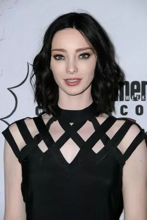 Emma Dumont / emmadumont nude photo #0038