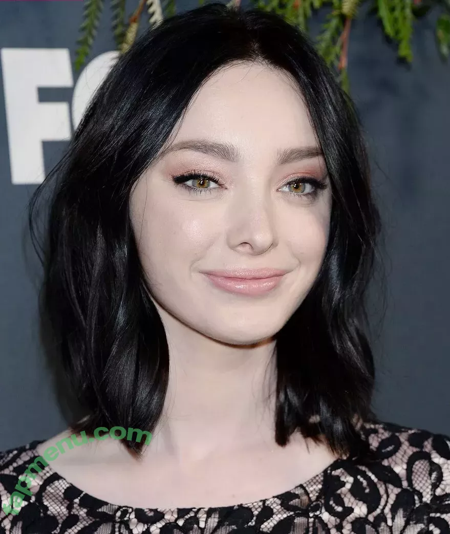 Emma Dumont nude photo #0041 (emmadumont)