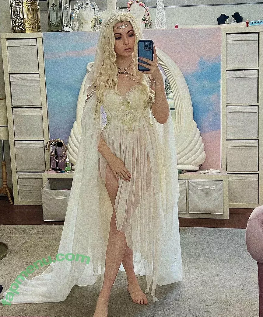 Emma Karla Peet nude photo #0007 (emmakarlahime)