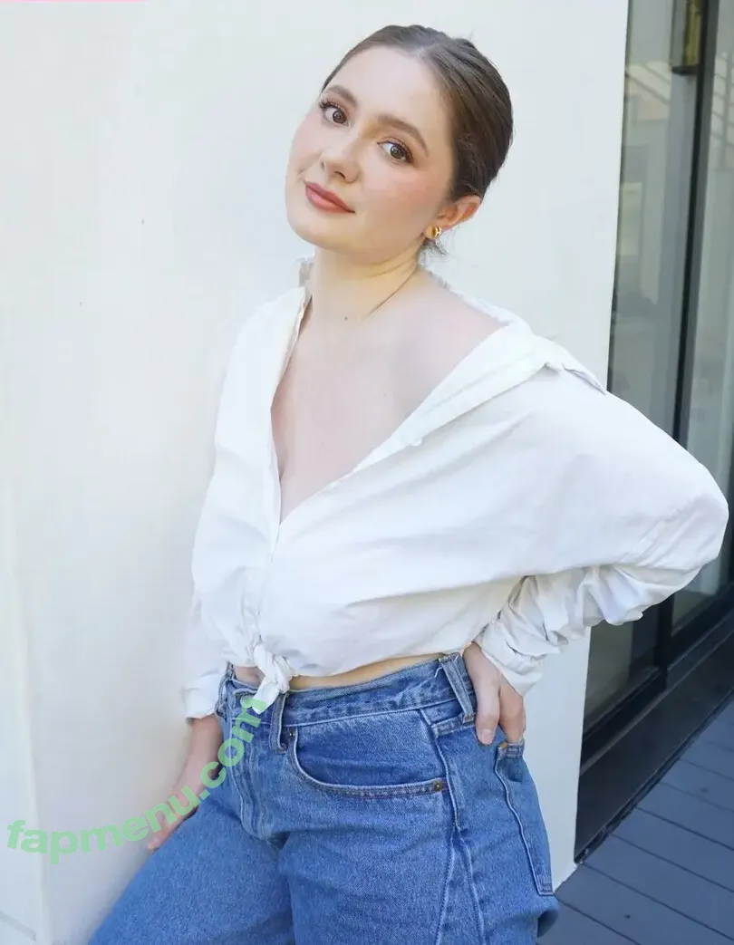 Emma Kenney nude photo #0640 (EmmaRoseKenney / emmakenney)