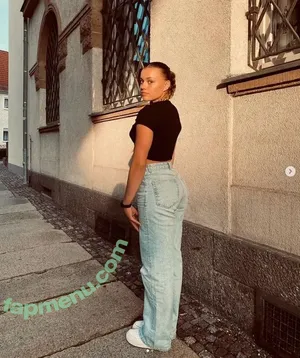 Emma Malewski / emma_malewski nude photo #0001