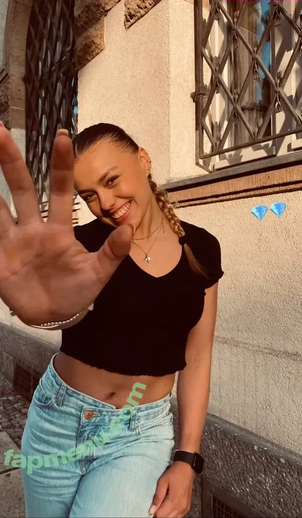 Emma Malewski nude photo #0012 (emma_malewski)