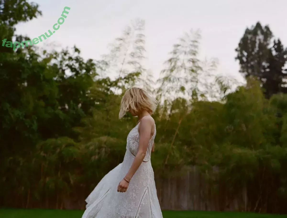 Emma Roberts nude photo #0960 (emmalee1996 / emmaroberts)