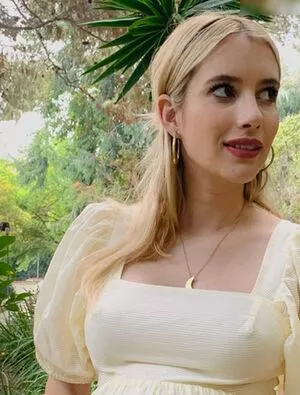 Emma Roberts / emmalee1996 / emmaroberts nude photo #1100