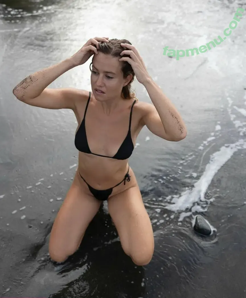 Emma Smetana nude photo #0008 (Smetanová / emmasmetana_music)