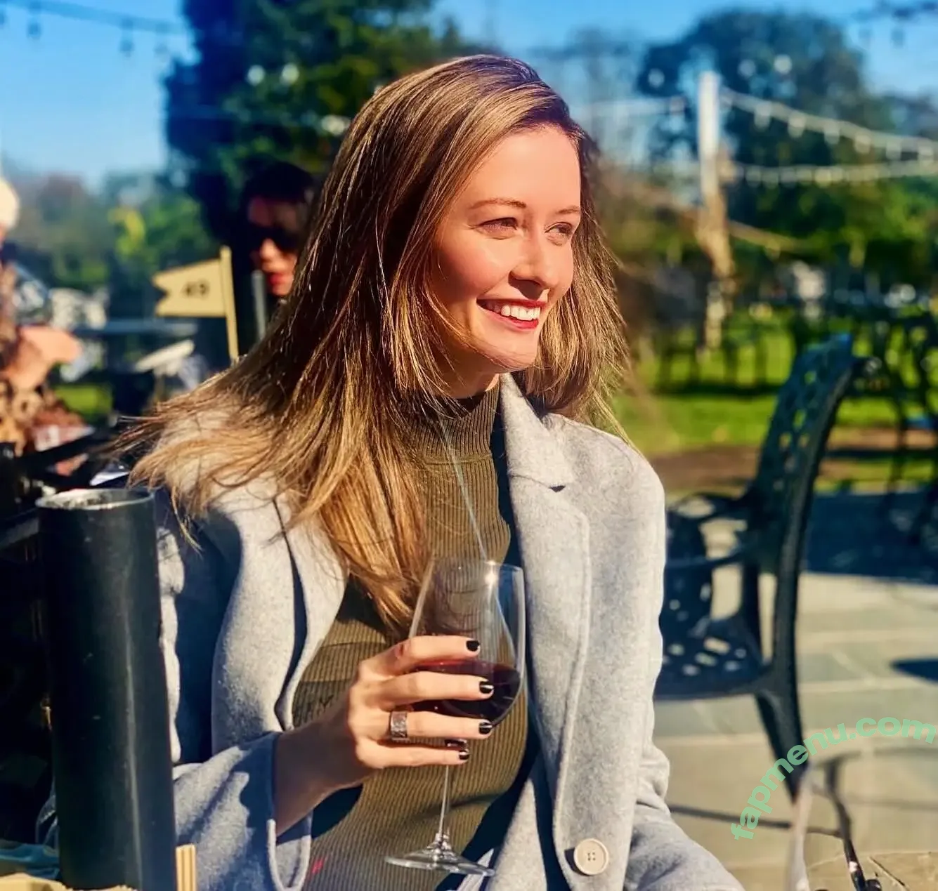 Emma Vigeland nude photo #0011 (emmavigeland)