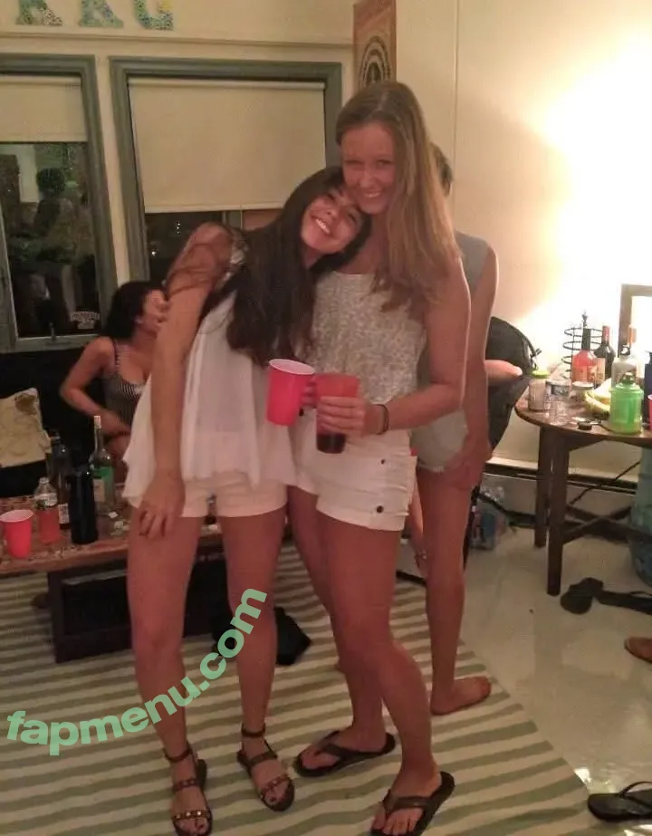 Emma Vigeland nude photo #0013 (emmavigeland)