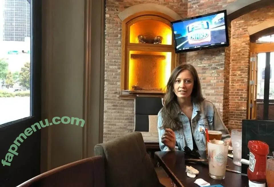 Emma Vigeland nude photo #0015 (emmavigeland)