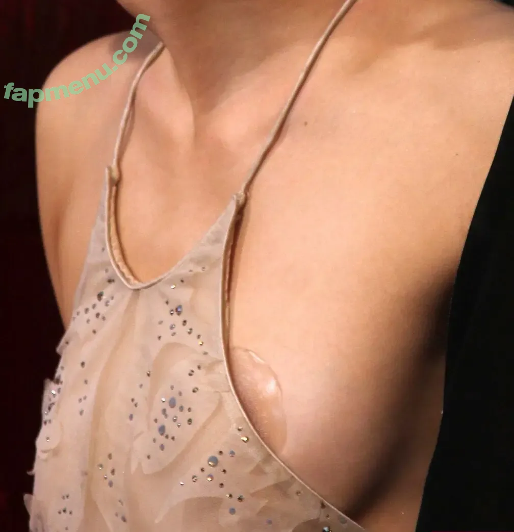 Emma Watson nude photo #0091 (elizarosewatson / emmawatson)