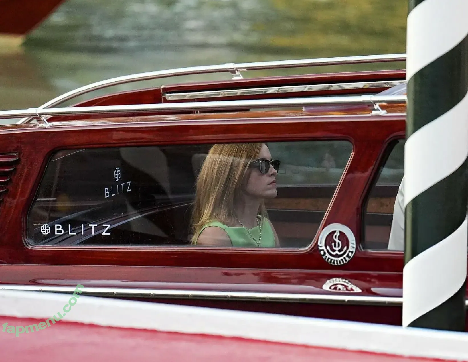 Emma Watson nude photo #0354 (elizarosewatson / emmawatson)