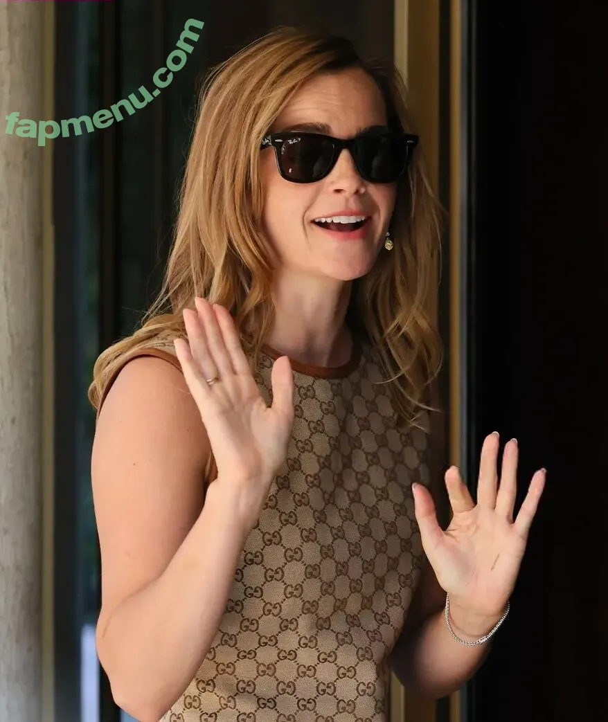 Emma Watson nude photo #0368 (elizarosewatson / emmawatson)