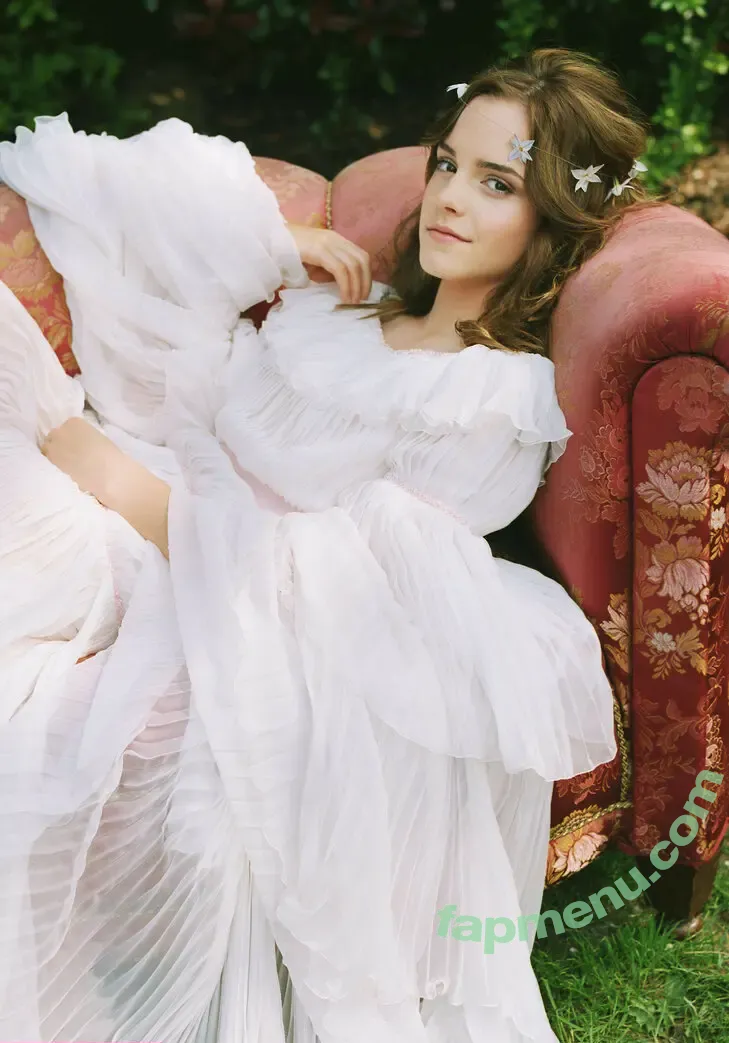 Emma Watson nude photo #0369 (elizarosewatson / emmawatson)