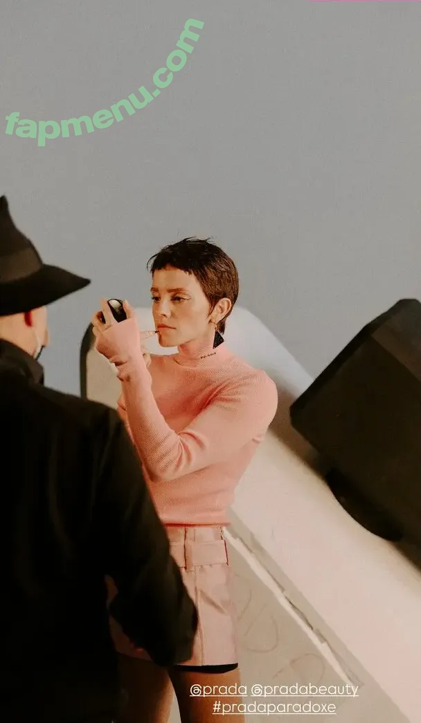 Emma Watson nude photo #0538 (emmawatson)