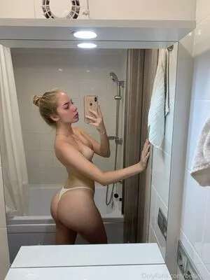 Emma White / Isabel Dolcè / YourEmmaWhite / shamelessrabbit nude photo #0022