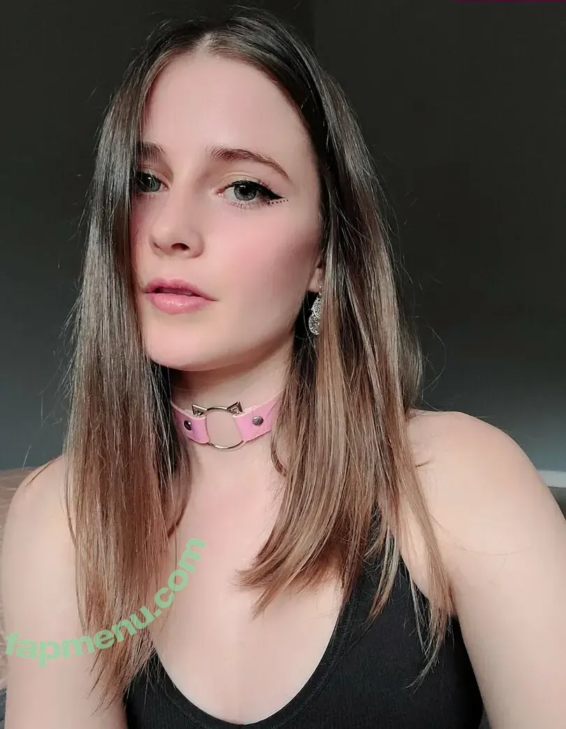 emmabarbyy nude photo #0021 (ebarmby / emmabarbiex)